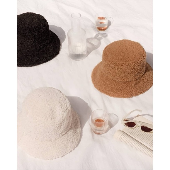 LACK OF COLOR TEDDY BUCKET HAT - CAMEL - Picture 3 of 15